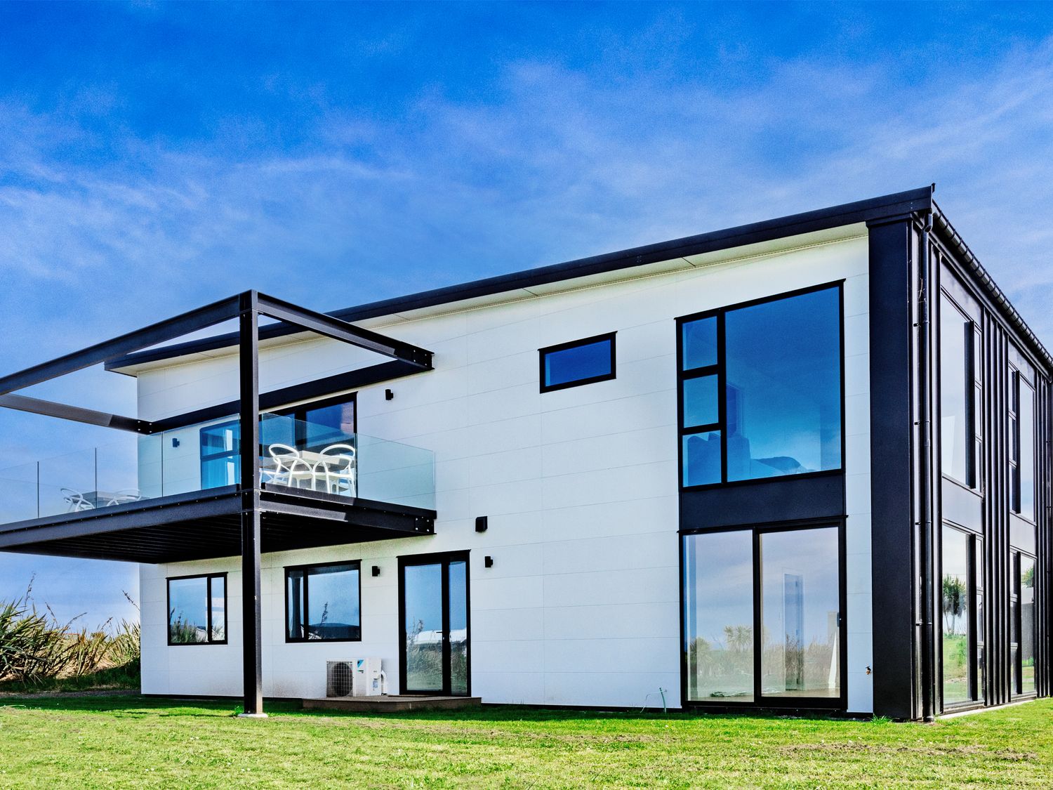 Southern Breeze - Colac Bay Beach House                     photo 2