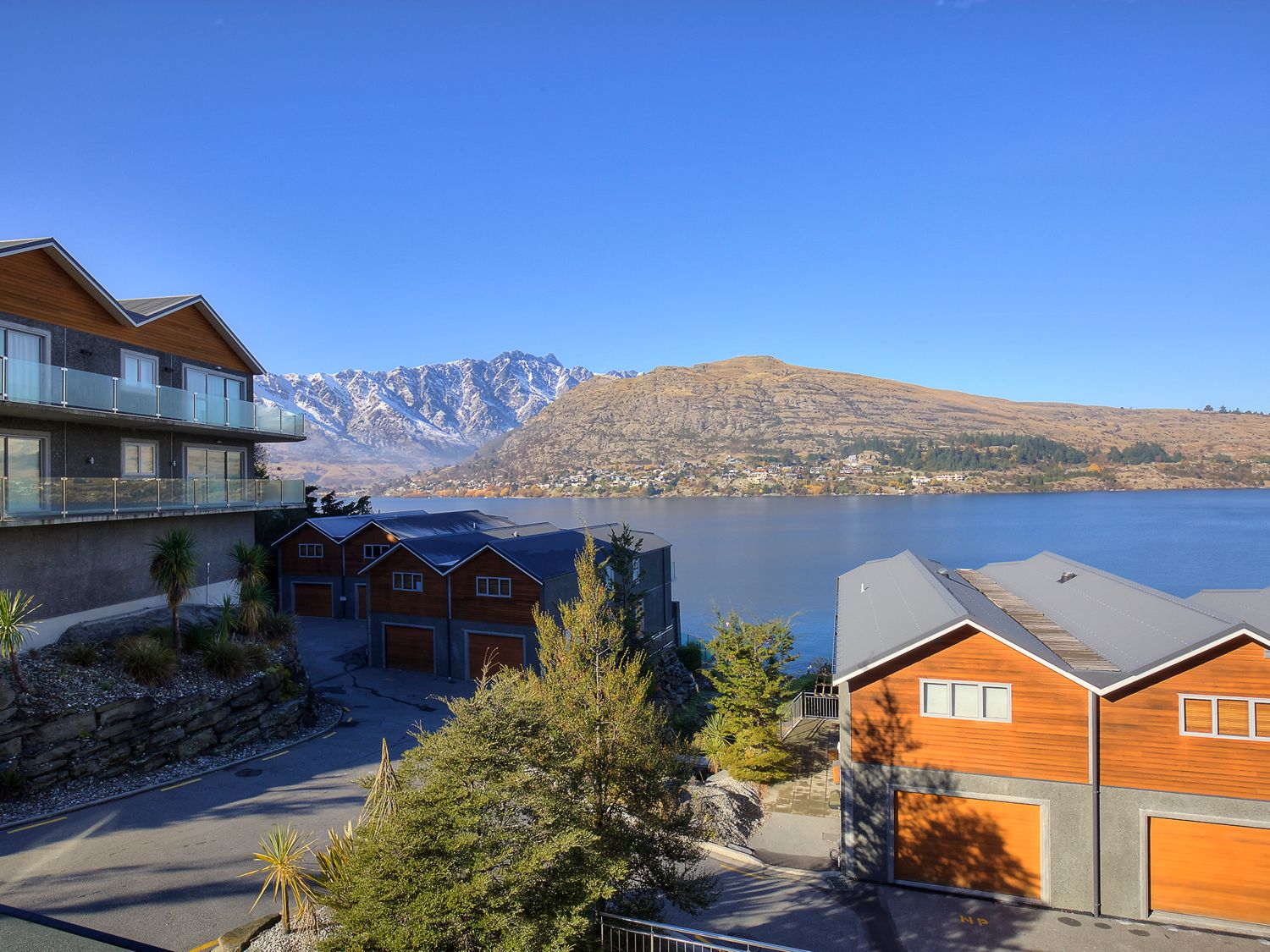 Alpine Vista - Queenstown Holiday Home                     photo 2