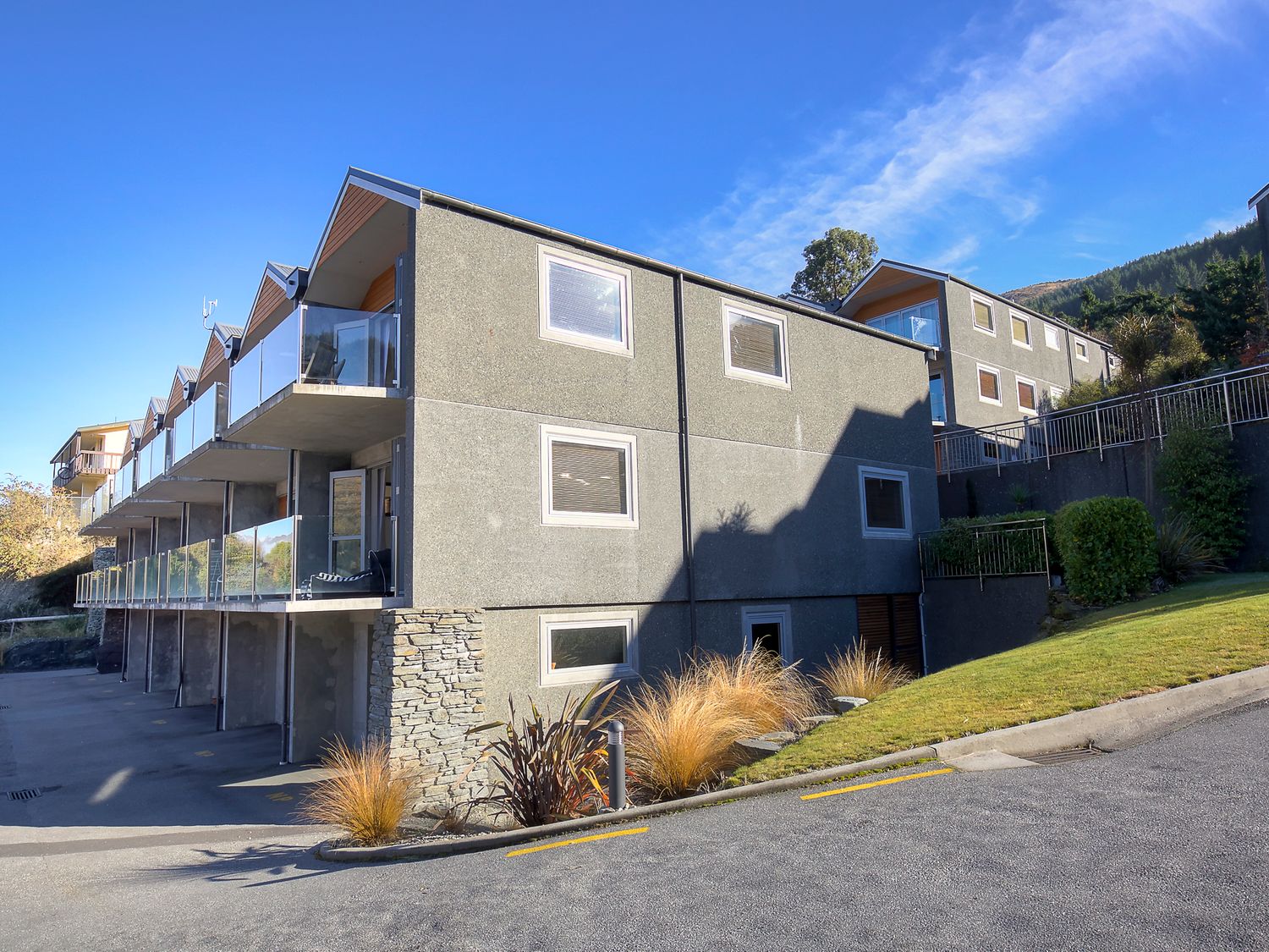 Alpine Vista - Queenstown Holiday Home                     photo 17