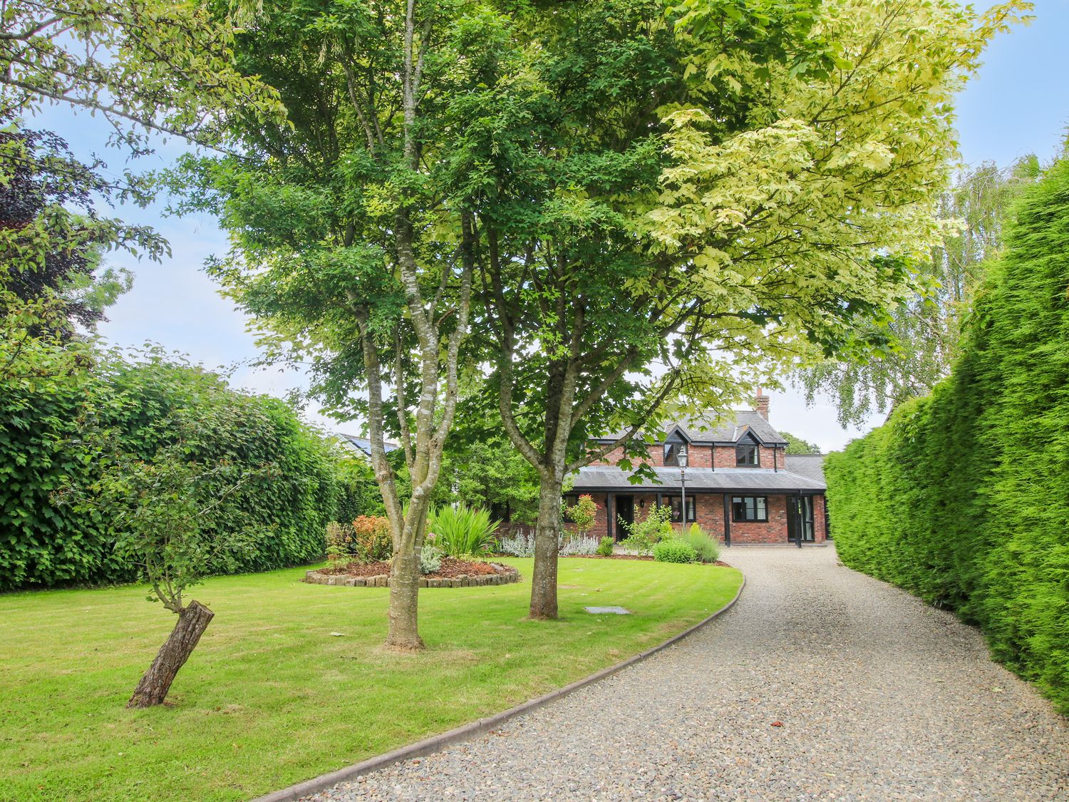 1 Clarkes Lane in St Martins, Shropshire. Woodburning stove. Games room. Hot tub. Pet-friendly. WiFi