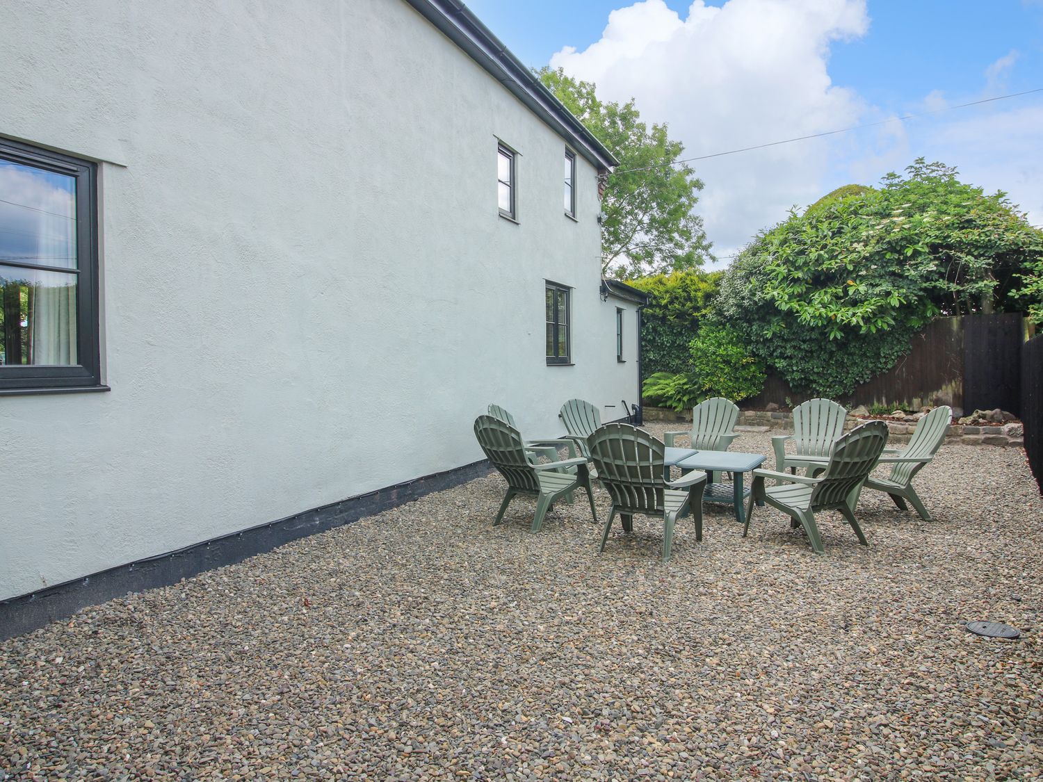 1 Clarkes Lane in St Martins, Shropshire. Woodburning stove. Games room. Hot tub. Pet-friendly. WiFi