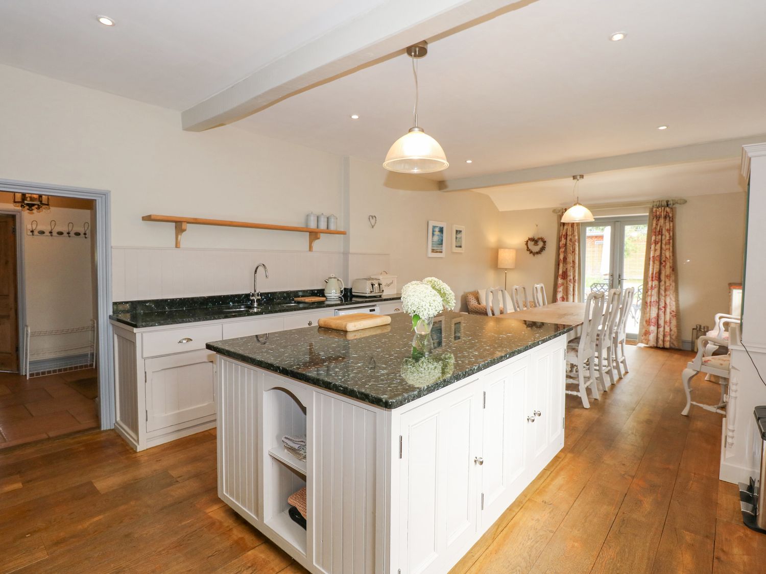 Malthouse Farm, Heacham, Norfolk. Hot tub. Open fire. Pet-friendly. Near amenities. Off-road parking