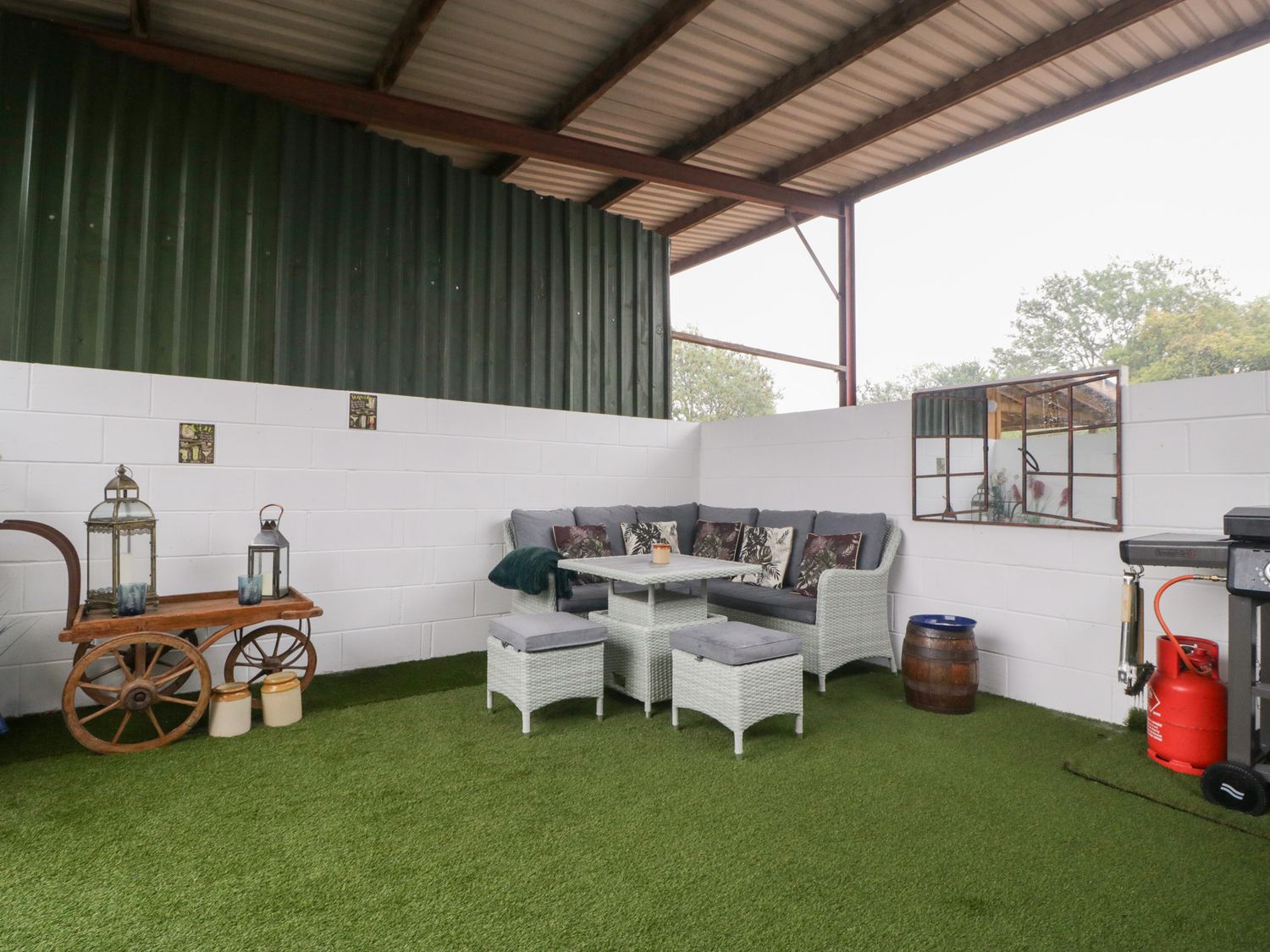 The Hay Barn, Huntley