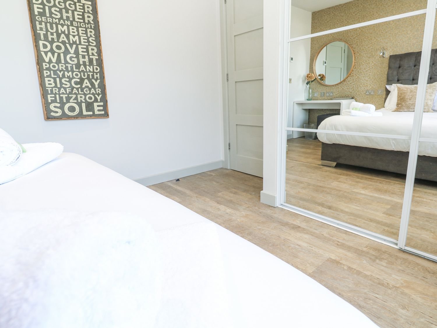 Bay View in Portreath, Cornwall. Single-storey. Sea views. Hot tub. Pet-friendly. On-site facilities