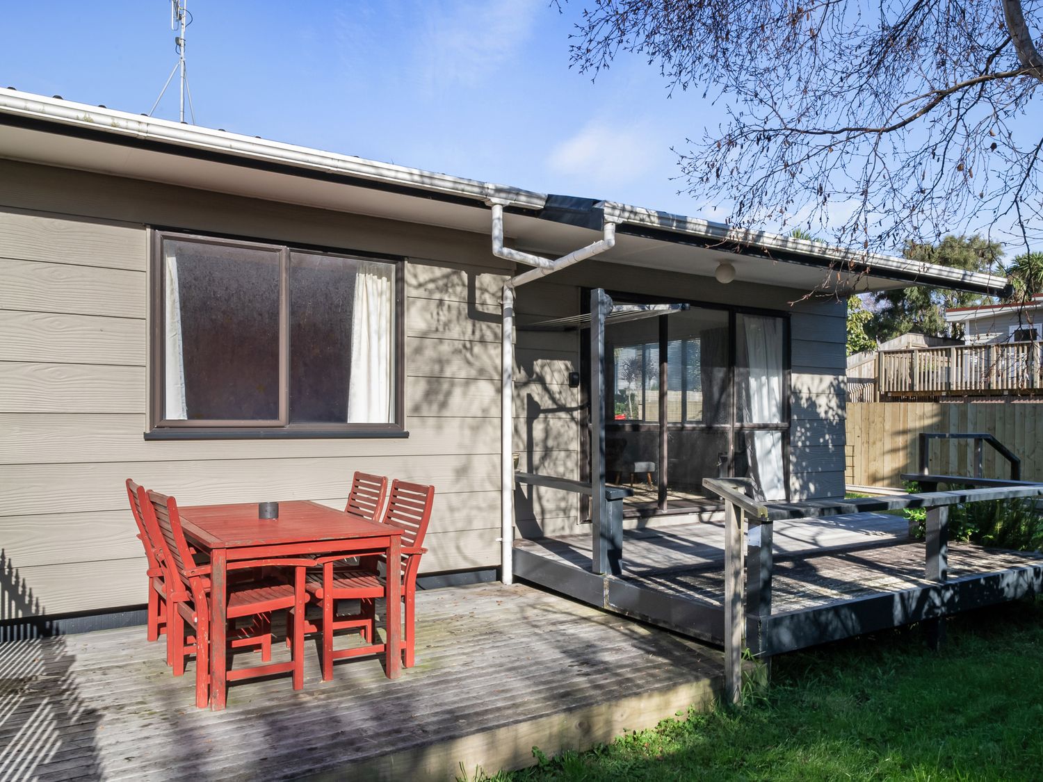 Dale Sanctuary - Raumati South Holiday Home                     photo 2
