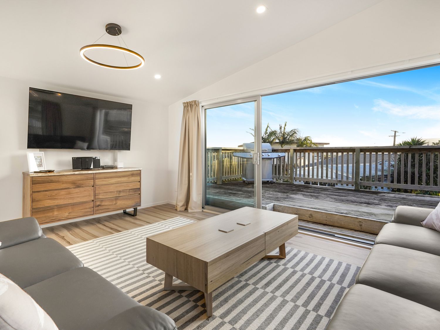 Peninsula Paradise - Raglan Holiday Home                     photo 2