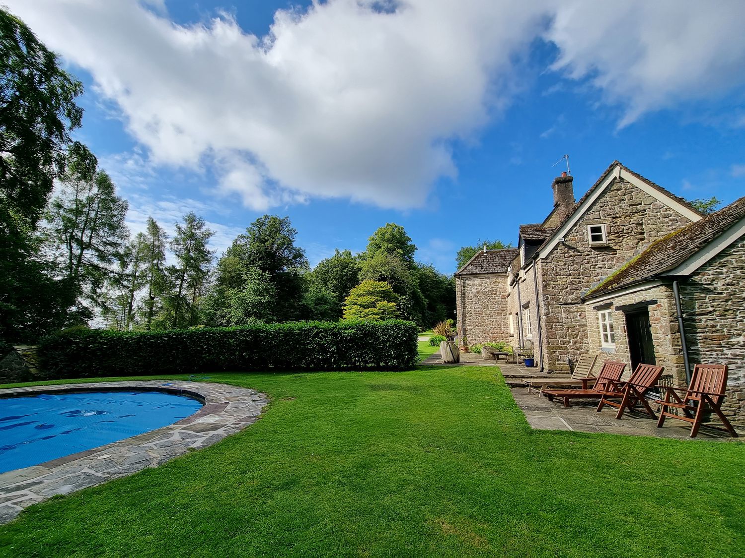 Danby Lodge, Yorkley, Gloucestershire. Swimming pool. Pet-friendly. Library. Cinema room. 6 bedrooms