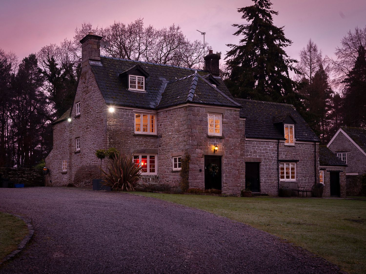 Danby Lodge, Yorkley, Gloucestershire. Swimming pool. Pet-friendly. Library. Cinema room. 6 bedrooms