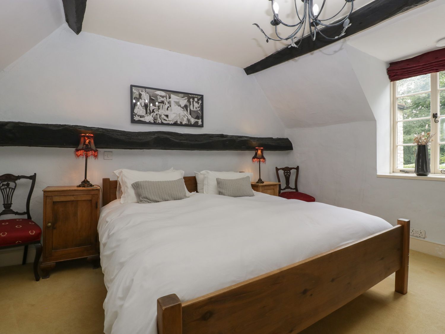 Danby Lodge, Yorkley, Gloucestershire. Swimming pool. Pet-friendly. Library. Cinema room. 6 bedrooms