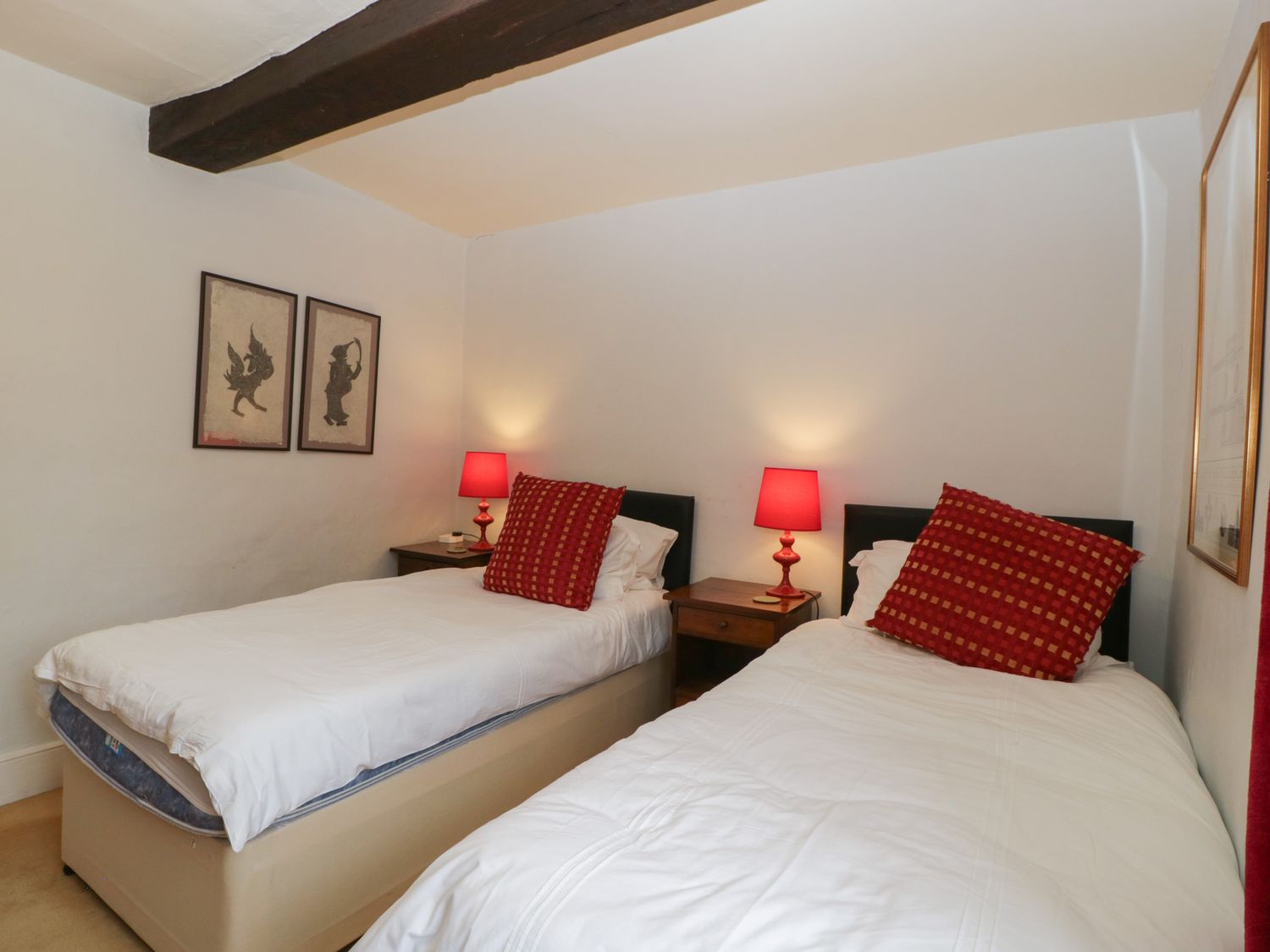 Danby Lodge, Yorkley, Gloucestershire. Swimming pool. Pet-friendly. Library. Cinema room. 6 bedrooms