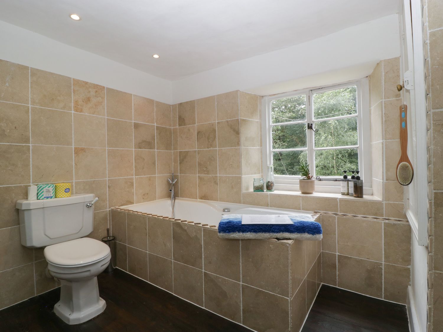 Danby Lodge, Yorkley, Gloucestershire. Swimming pool. Pet-friendly. Library. Cinema room. 6 bedrooms