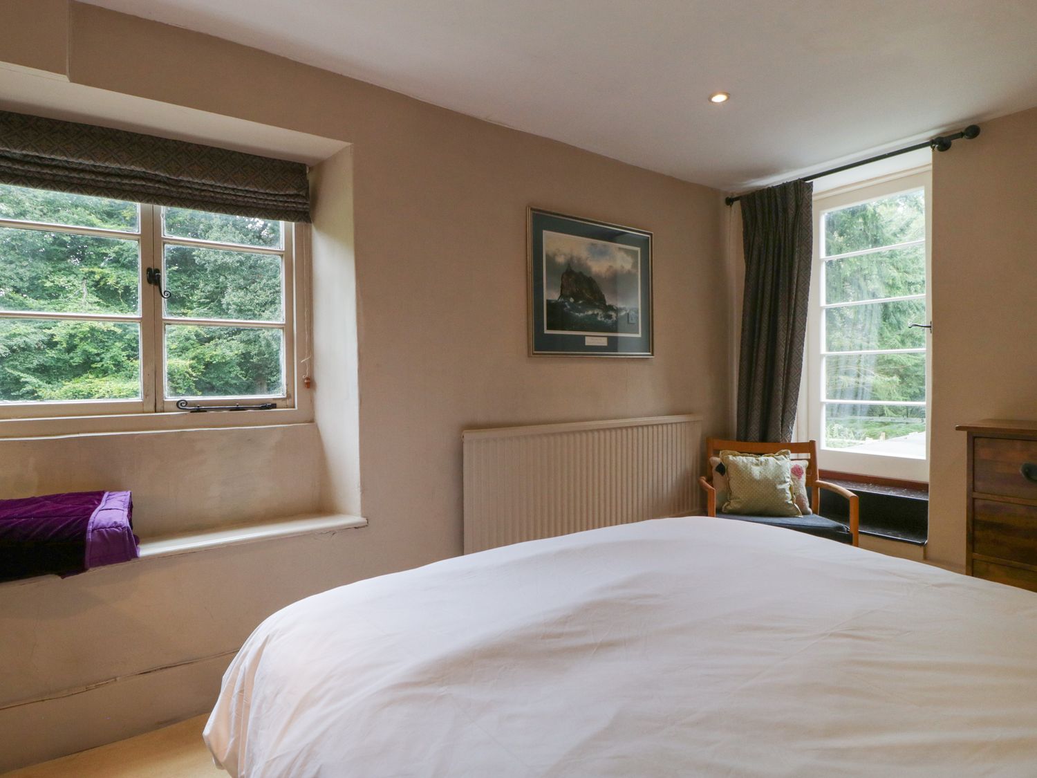 Danby Lodge, Yorkley, Gloucestershire. Swimming pool. Pet-friendly. Library. Cinema room. 6 bedrooms