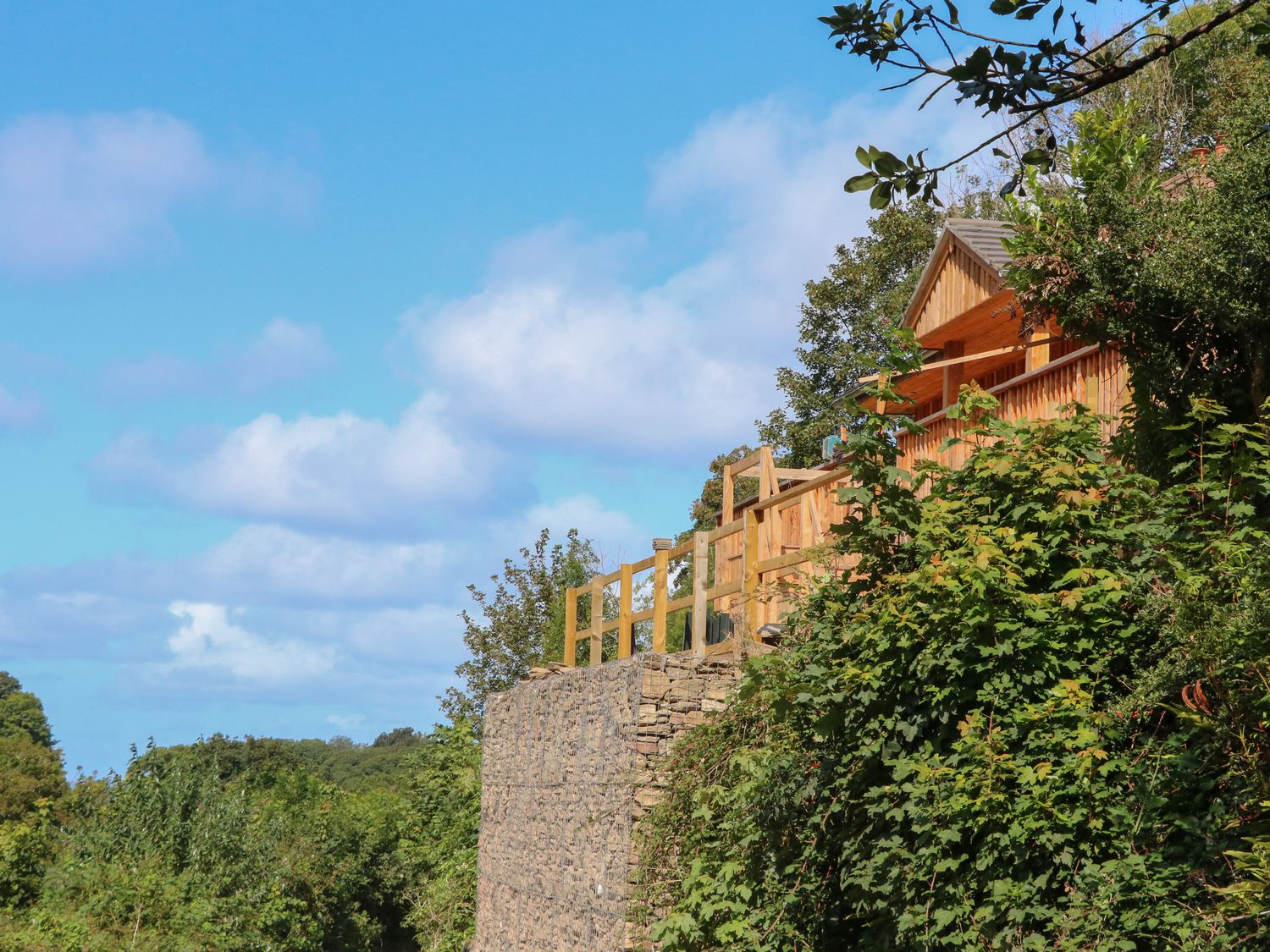 St Eloi in Lee, Ilfracombe, Devon. Hot tub. Woodburning stove. Countryside. Near beach. Pet-friendly