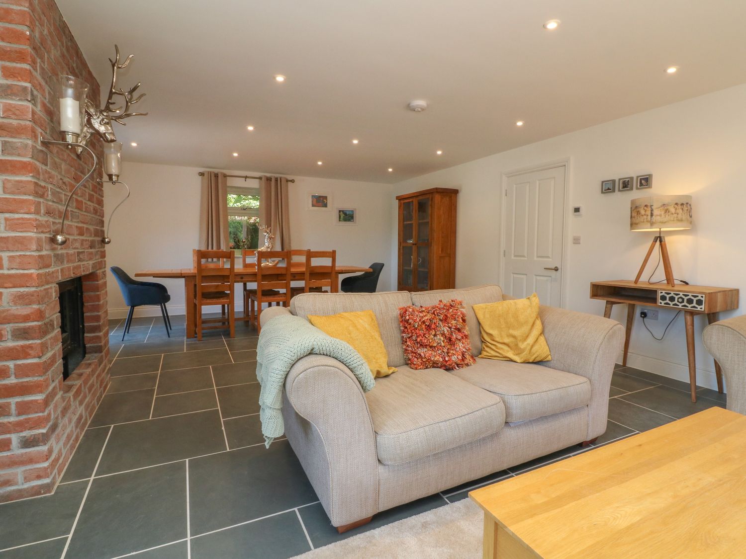 St Eloi in Lee, Ilfracombe, Devon. Hot tub. Woodburning stove. Countryside. Near beach. Pet-friendly