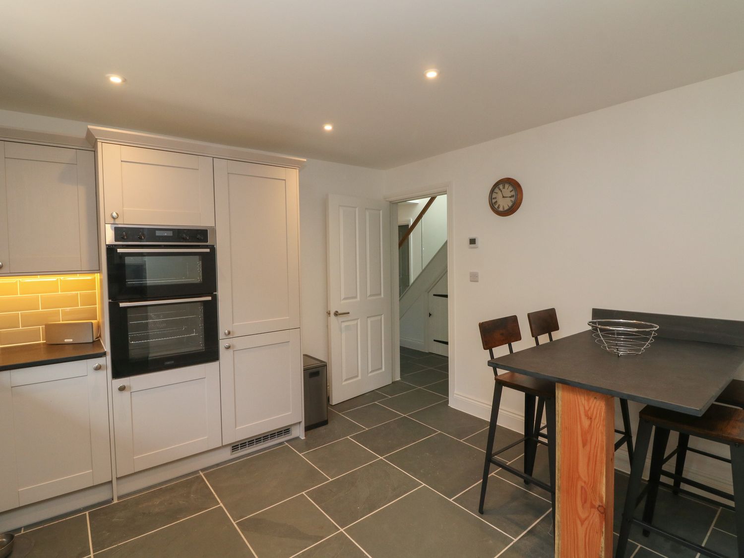 St Eloi in Lee, Ilfracombe, Devon. Hot tub. Woodburning stove. Countryside. Near beach. Pet-friendly