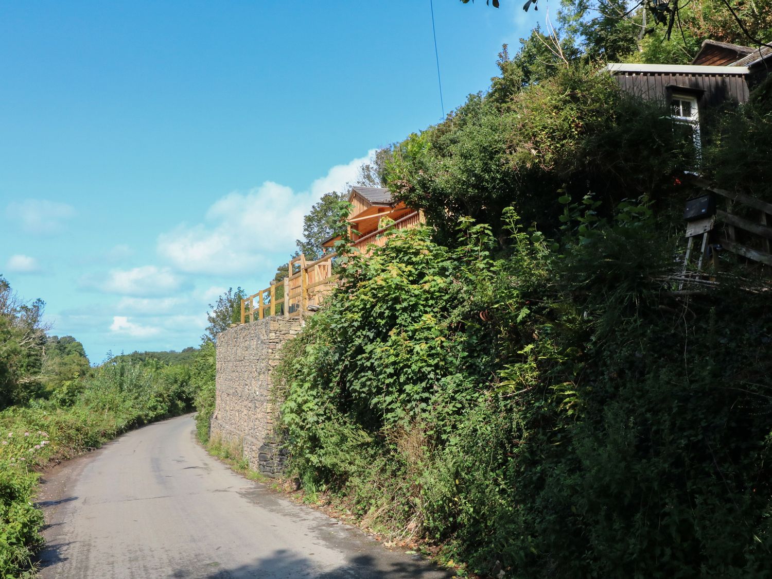 St Eloi in Lee, Ilfracombe, Devon. Hot tub. Woodburning stove. Countryside. Near beach. Pet-friendly