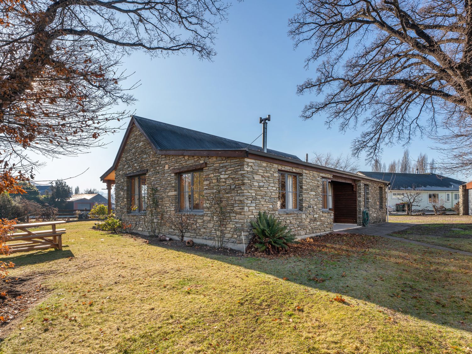 Charming Stone Cottage  - Wanaka Holiday Home -  - 1161271 - photo 1