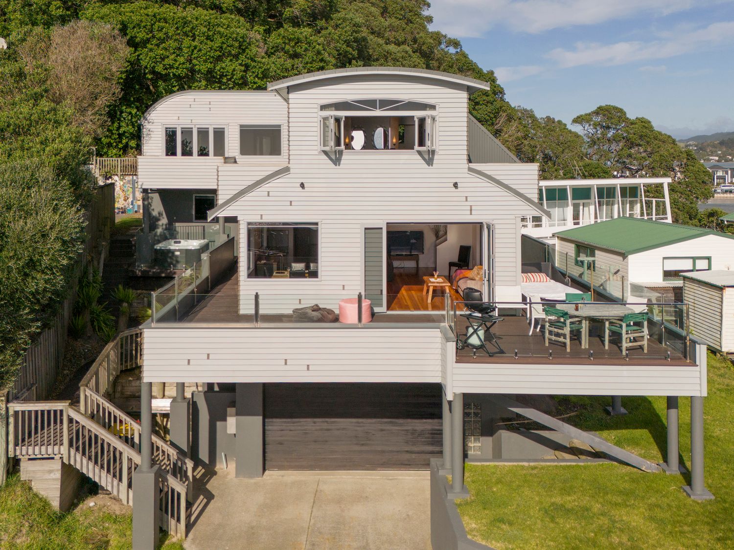 Ocean View Beach Beauty - Tairua Holiday Home                     photo 2