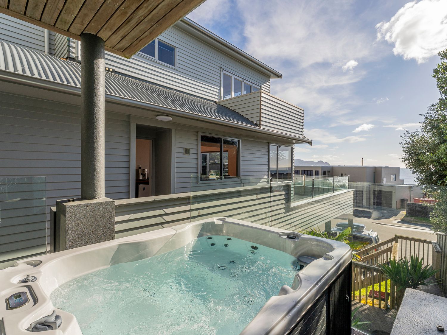 Ocean View Beach Beauty - Tairua Holiday Home                     photo 3