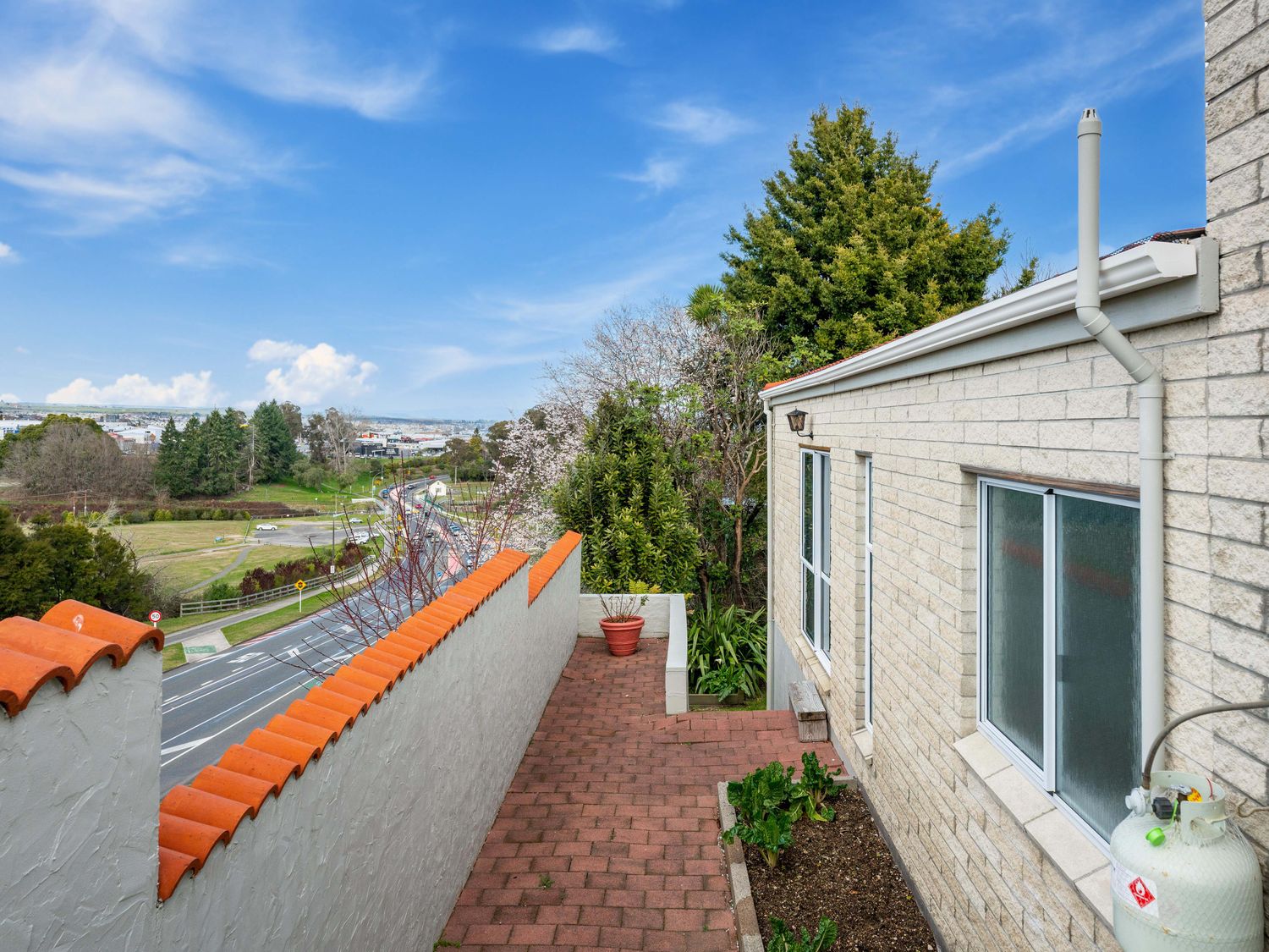 Tauhara Views - Lake Taupo Holiday Home                     photo 2