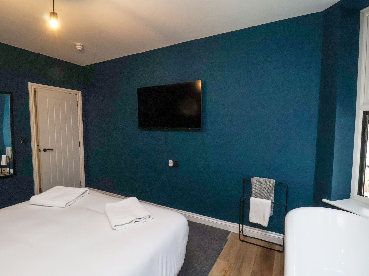 23 Trafalgar Square, Scarborough, North Yorkshire. Hot tub. Dog-friendly. Cinema room. Near a beach.