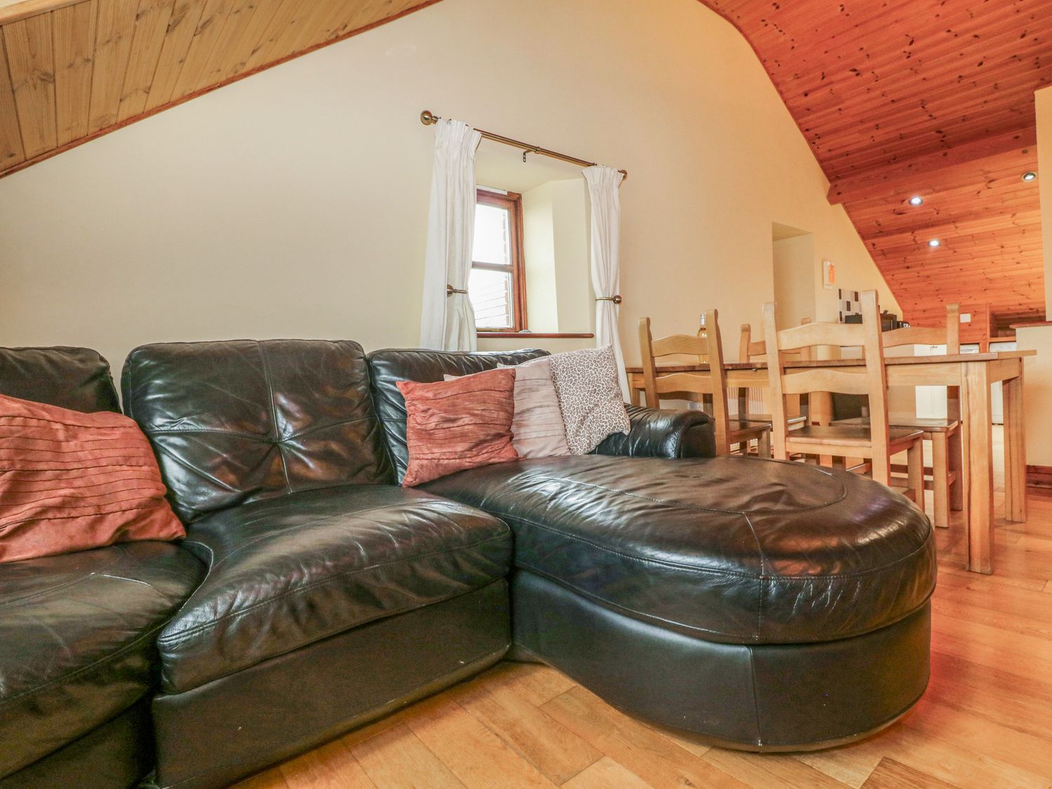 The Old Millhouse in Welcombe, Devon. Hot tub. Family friendly. Open plan. Near Welcombe Mouth beach