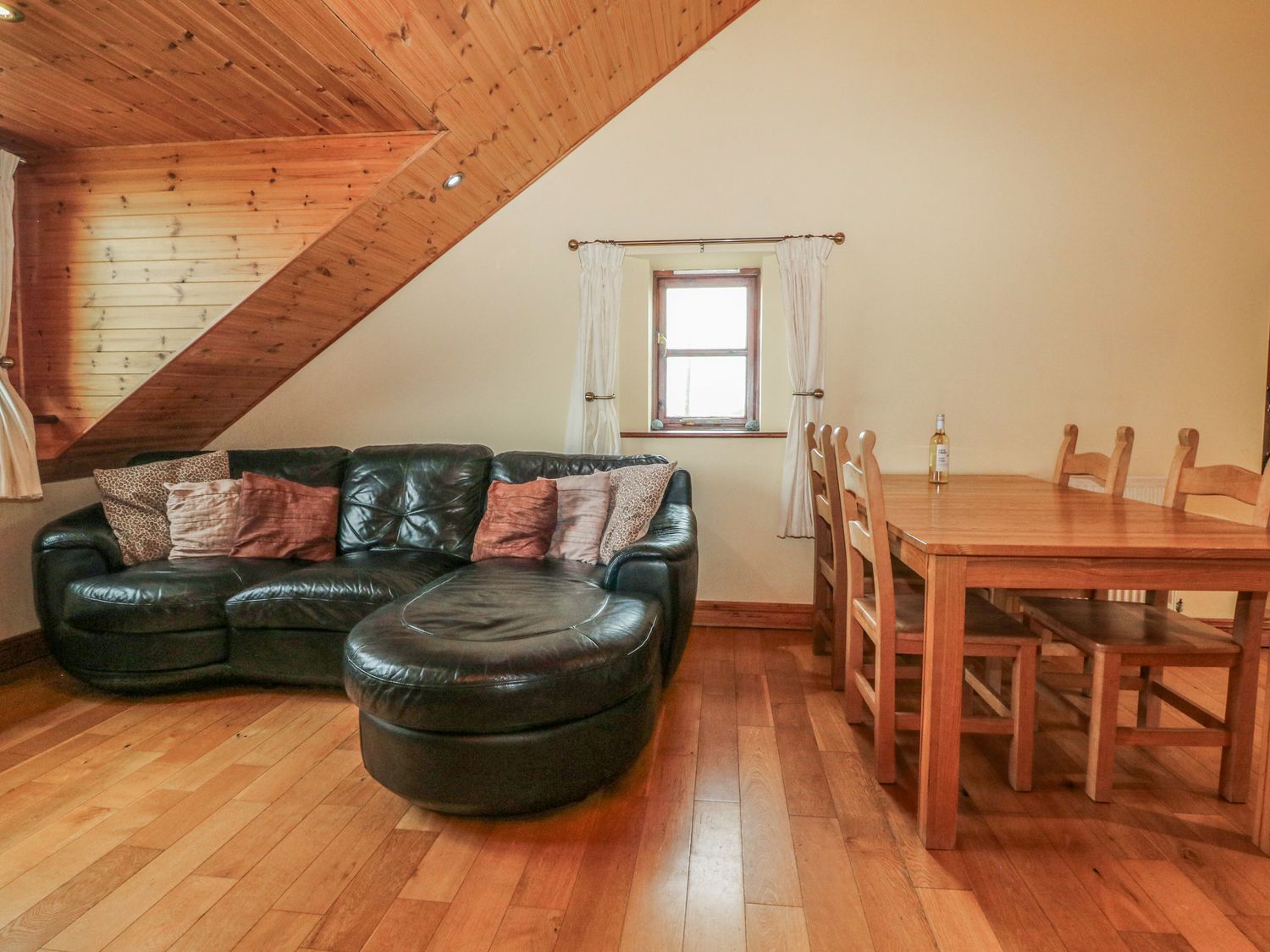 The Old Millhouse in Welcombe, Devon. Hot tub. Family friendly. Open plan. Near Welcombe Mouth beach