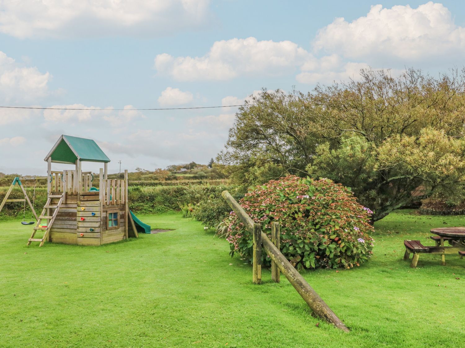 The Old Millhouse in Welcombe, Devon. Hot tub. Family friendly. Open plan. Near Welcombe Mouth beach