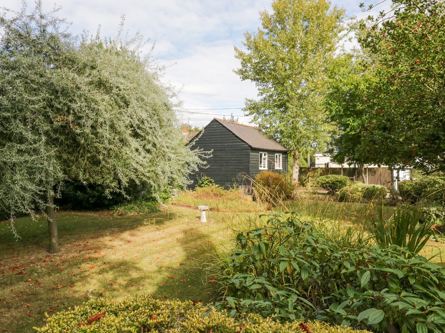 Rough Hill House, East Hanningfield nr Bicknacre, Essex. Hot tub. Open fire. Swimming pool. Barbecue