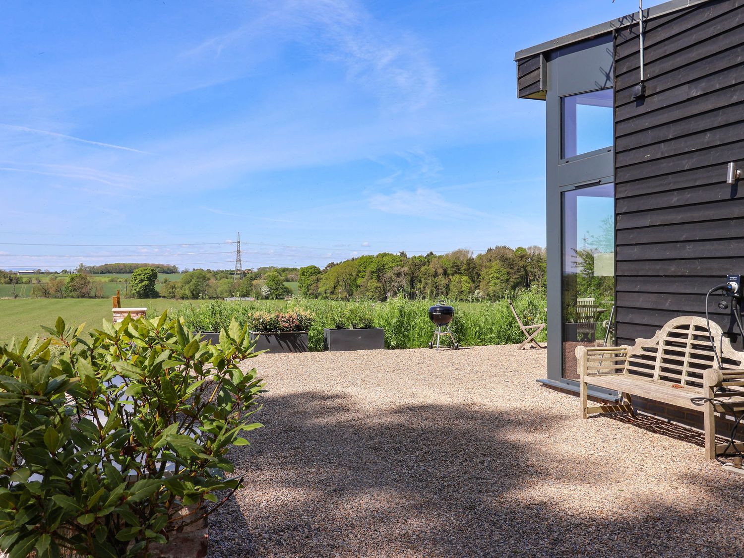 Brock House in Northallerton, North Yorkshire. Hot tub. Enclosed garden. Open-plan. Off-road parking
