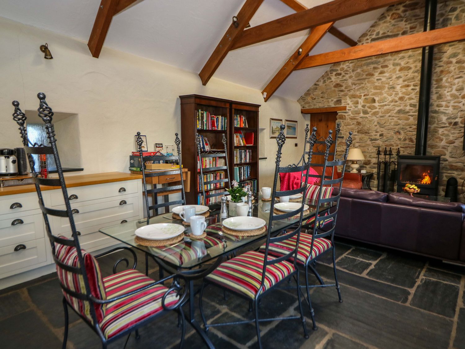 St Dogwells Barn, Wolfscastle, Pembrokeshire. Woodburning stove. Freestanding bath. Off-road parking