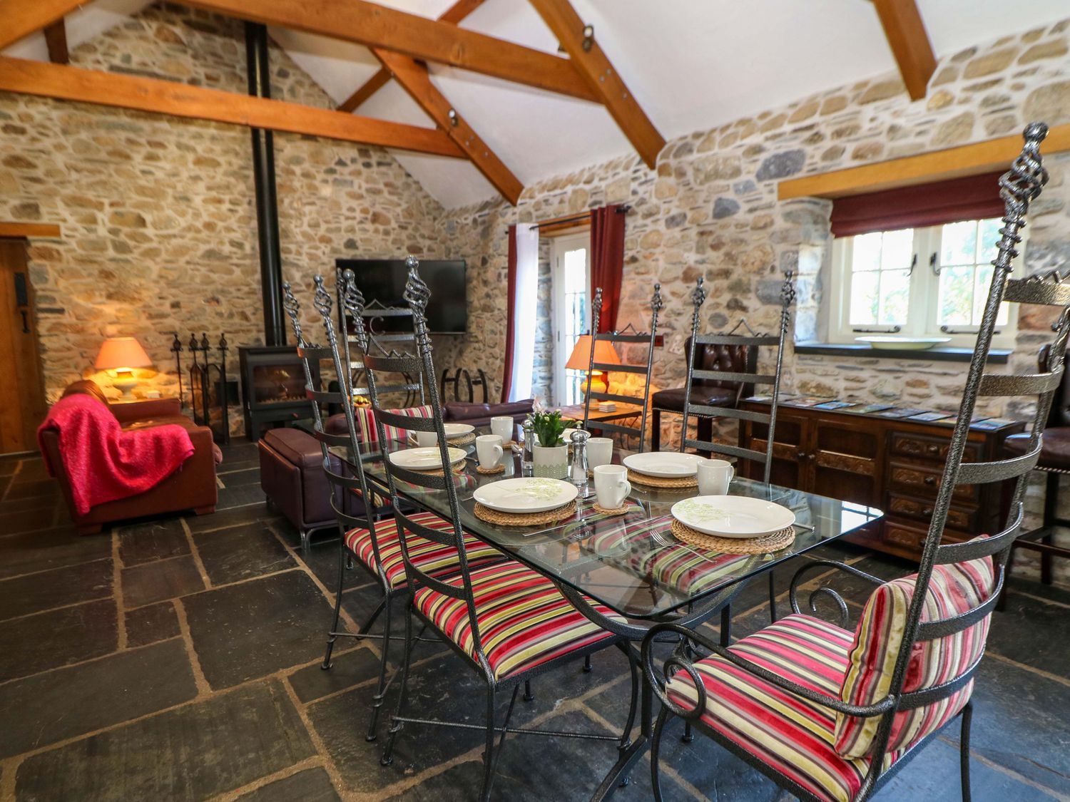 St Dogwells Barn, Wolfscastle, Pembrokeshire. Woodburning stove. Freestanding bath. Off-road parking