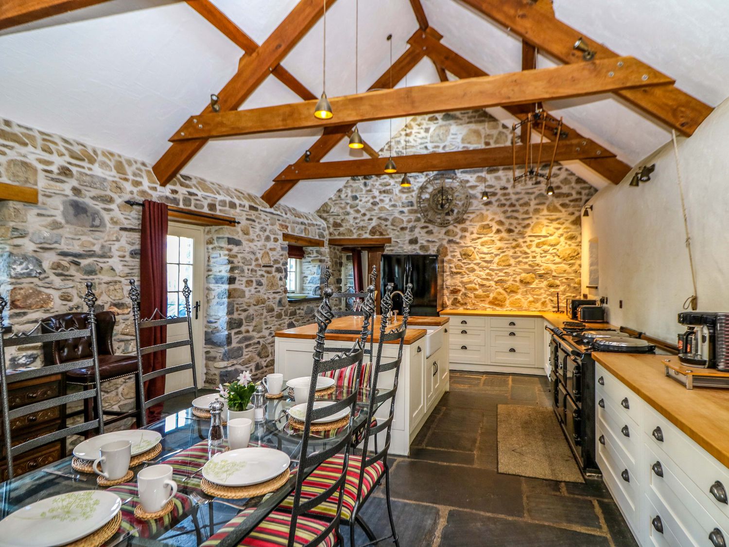 St Dogwells Barn, Wolfscastle, Pembrokeshire. Woodburning stove. Freestanding bath. Off-road parking