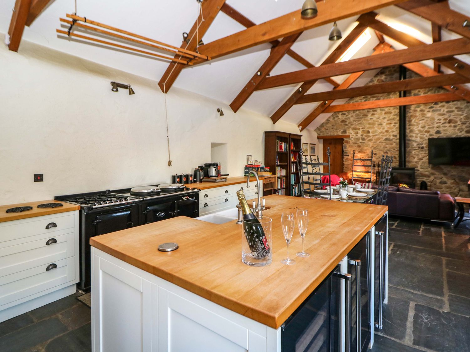 St Dogwells Barn, Wolfscastle, Pembrokeshire. Woodburning stove. Freestanding bath. Off-road parking