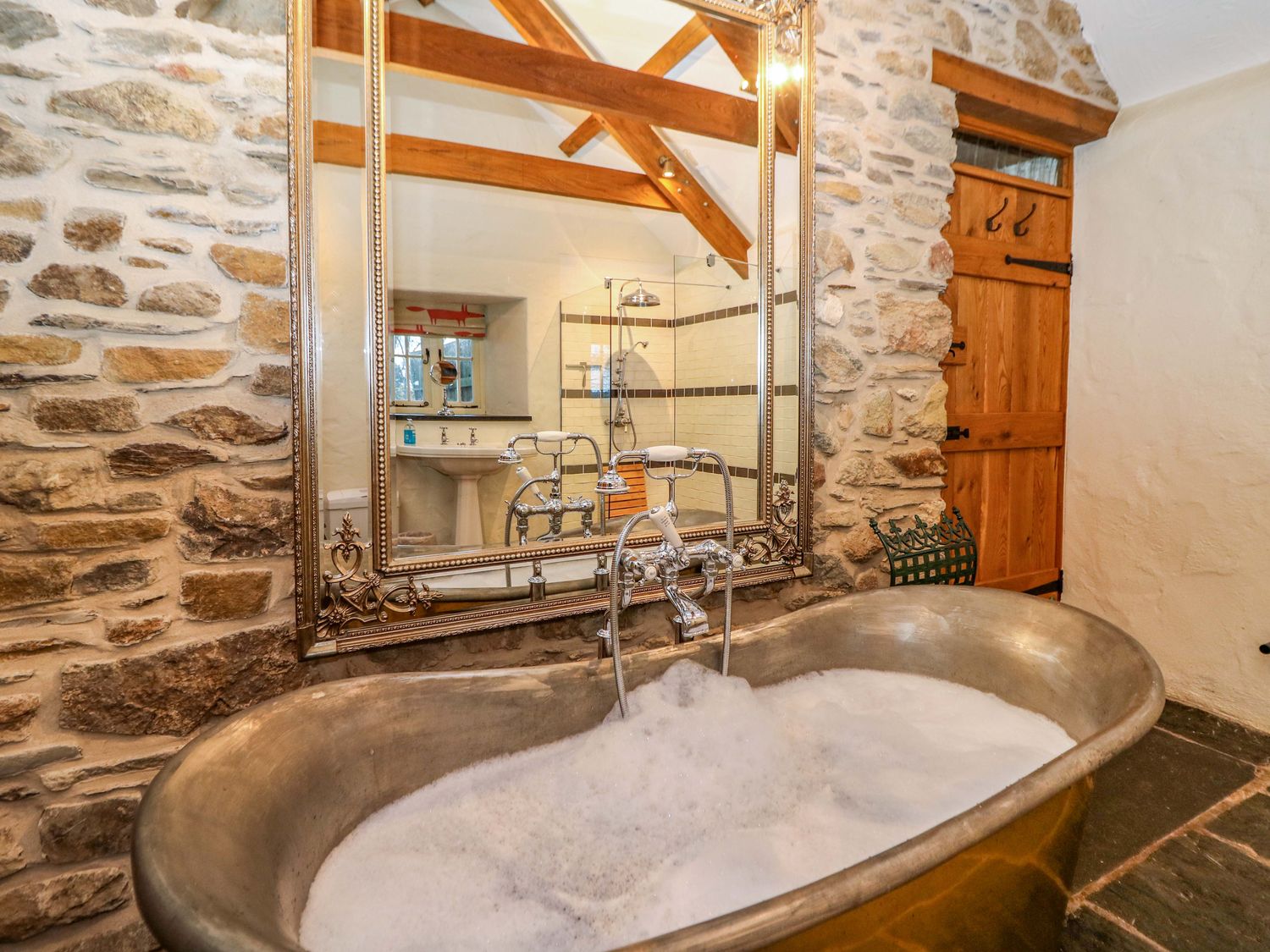 St Dogwells Barn, Wolfscastle, Pembrokeshire. Woodburning stove. Freestanding bath. Off-road parking