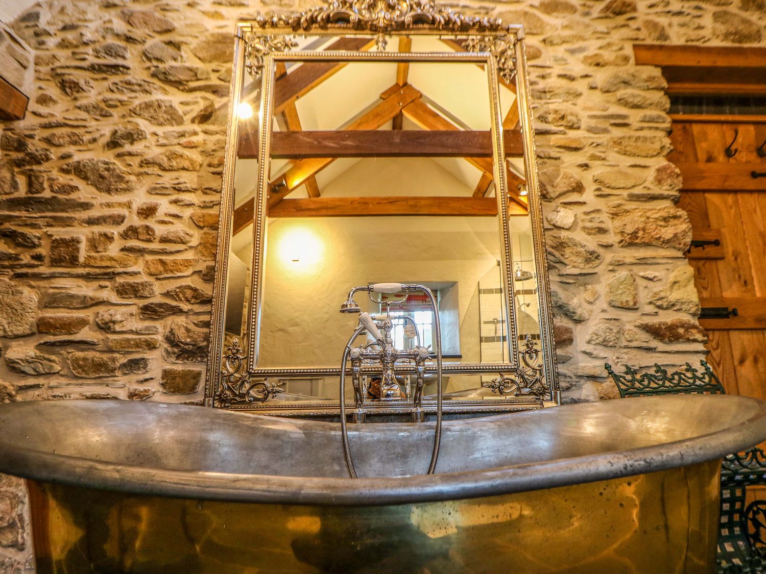 St Dogwells Barn, Wolfscastle, Pembrokeshire. Woodburning stove. Freestanding bath. Off-road parking