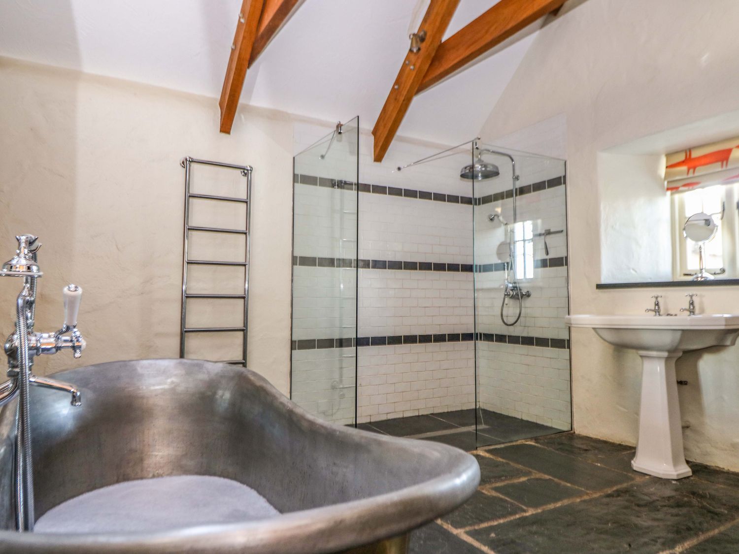 St Dogwells Barn, Wolfscastle, Pembrokeshire. Woodburning stove. Freestanding bath. Off-road parking