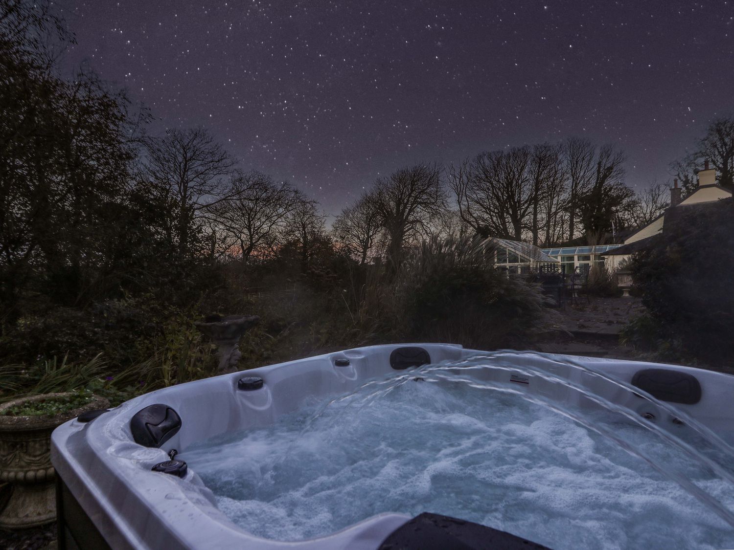 St Dogwells Barn, Wolfscastle, Pembrokeshire. Woodburning stove. Freestanding bath. Off-road parking