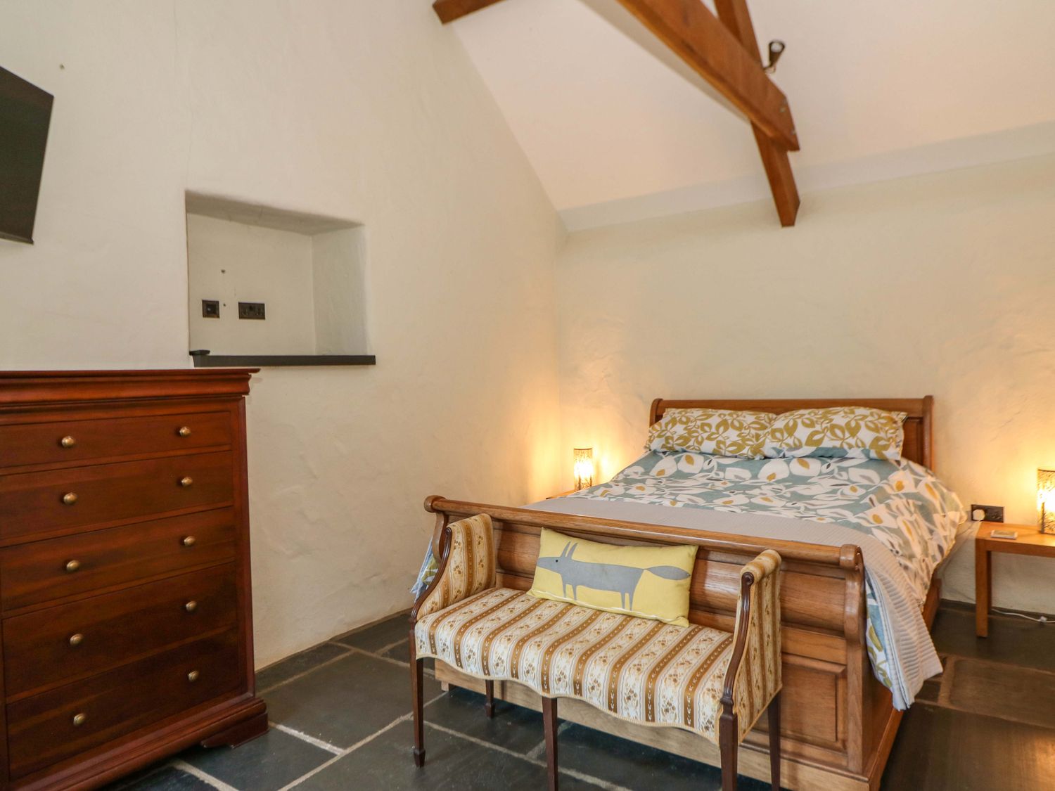 St Dogwells Barn, Wolfscastle, Pembrokeshire. Woodburning stove. Freestanding bath. Off-road parking