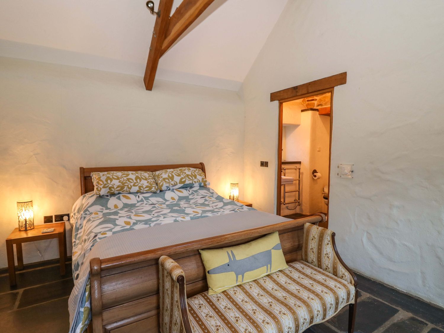 St Dogwells Barn, Wolfscastle, Pembrokeshire. Woodburning stove. Freestanding bath. Off-road parking