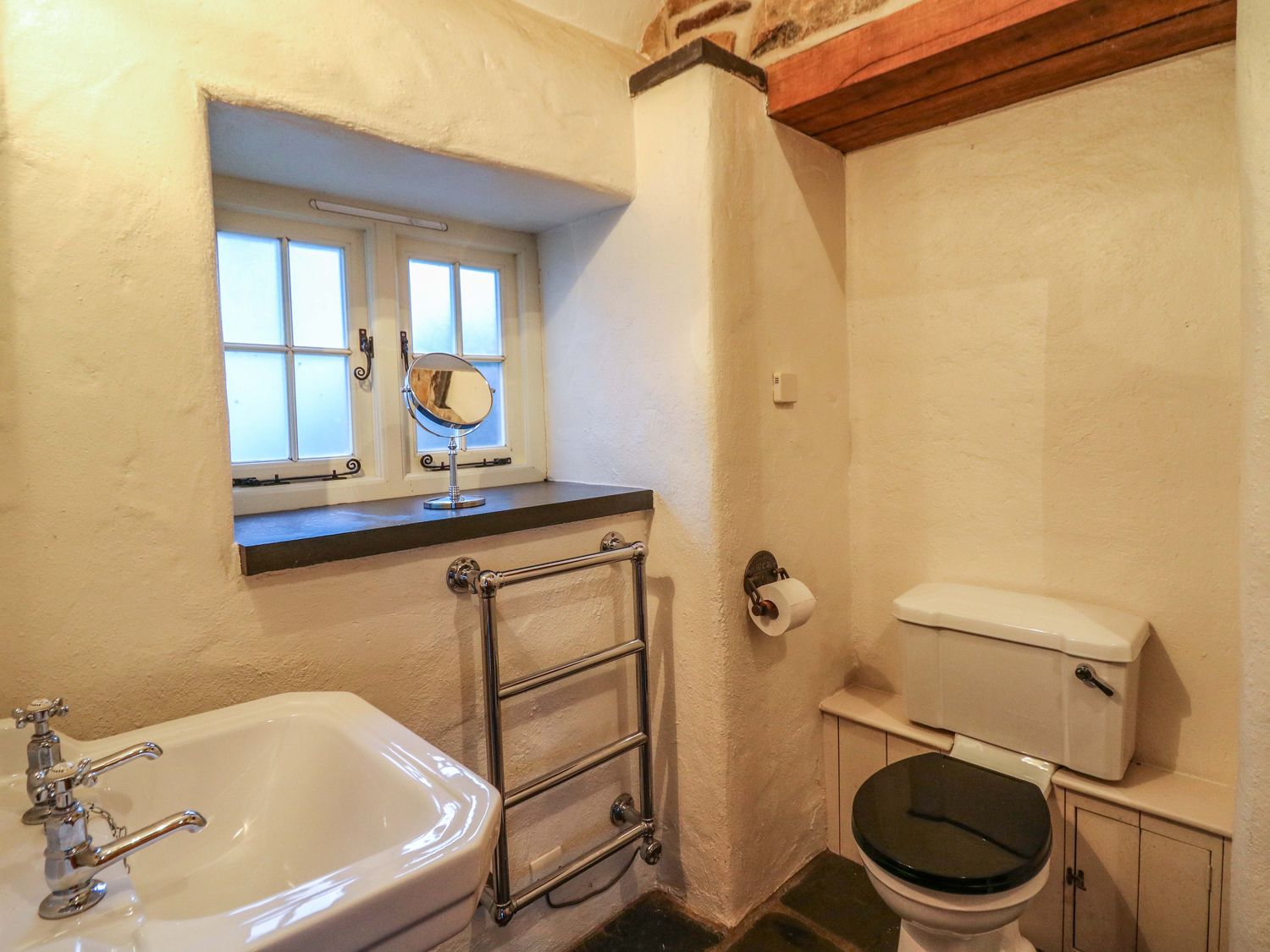 St Dogwells Barn, Wolfscastle, Pembrokeshire. Woodburning stove. Freestanding bath. Off-road parking