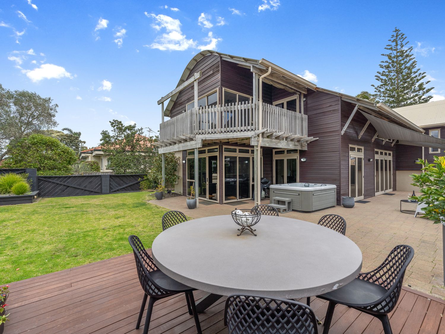 The Long Weekender - Mount Maunganui Holiday Home -  - 1162456 - photo 1