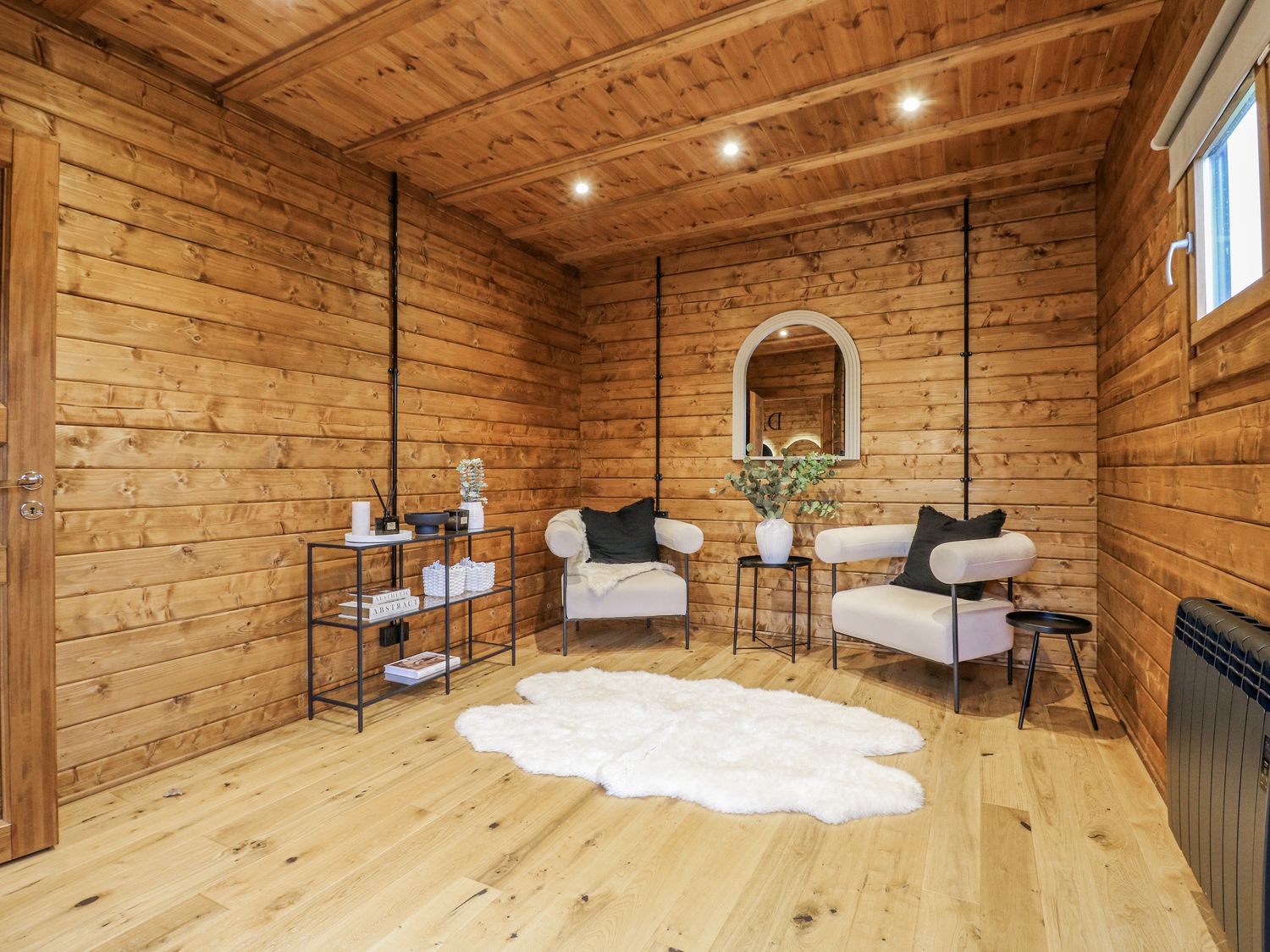 Rabbit Hole, Stamford, Rutland. Hot tub. Smart TV. Pet-friendly. Fire pit. Woodburning stove. Rural.