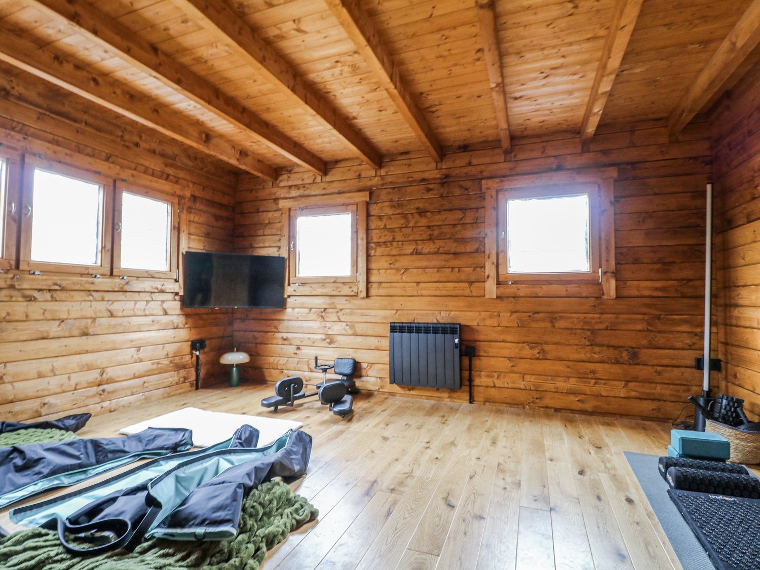 Rabbit Hole, Stamford, Rutland. Hot tub. Smart TV. Pet-friendly. Fire pit. Woodburning stove. Rural.