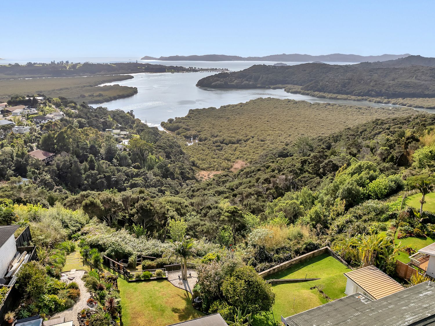 Sunrise Lookout - Paihia Holiday Home                     photo 38