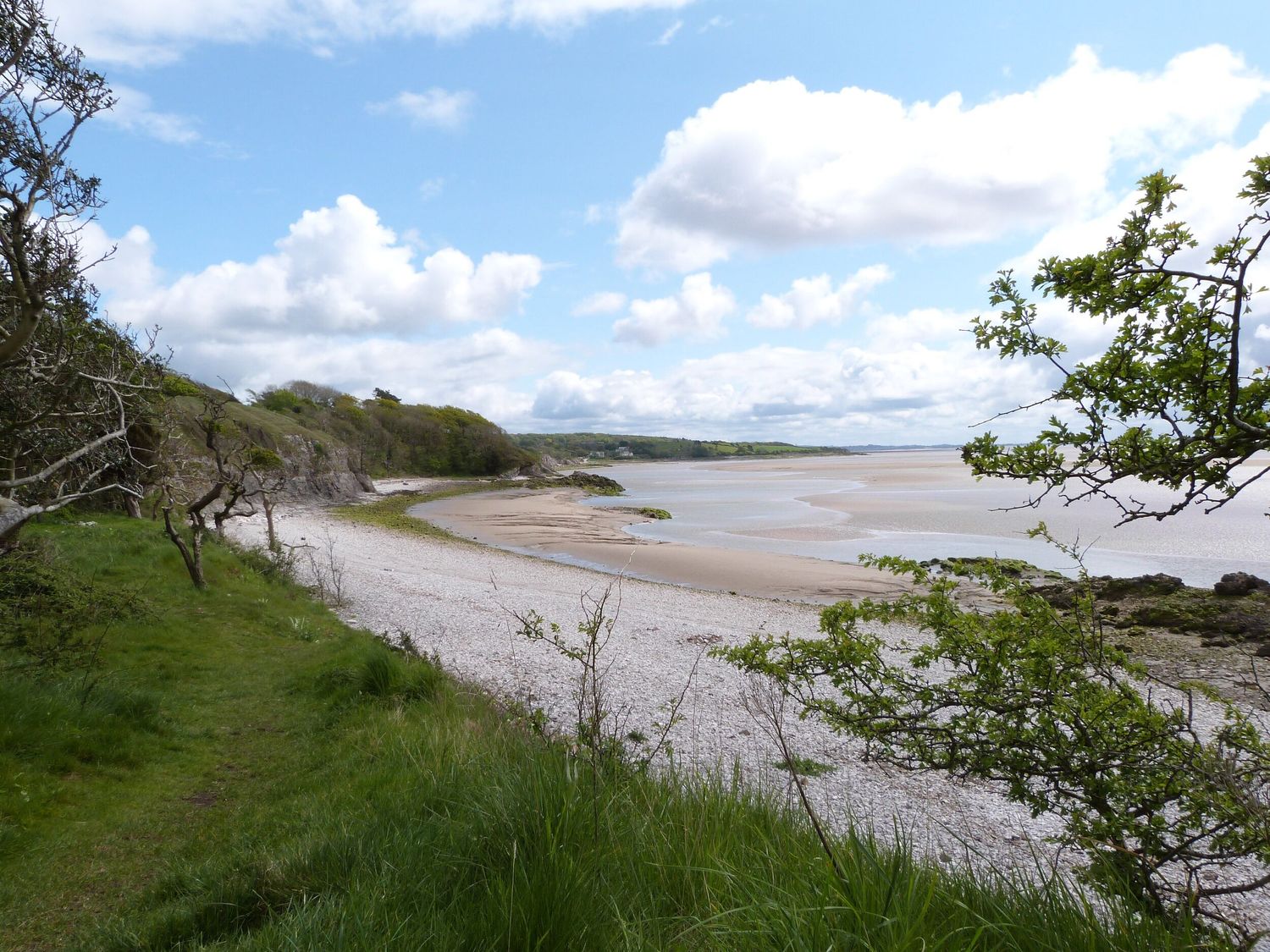 Lund House, Ulverston, Cumbria. Hot tub. Three-storey. Smart TVs. Electric fire. Pet-friendly. 6 bed