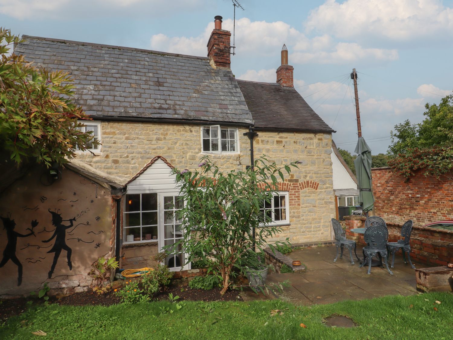 Charity School House in Tredington, Warwickshire. Hot tub. Woodburning stove. Smart TV. Pet-friendly