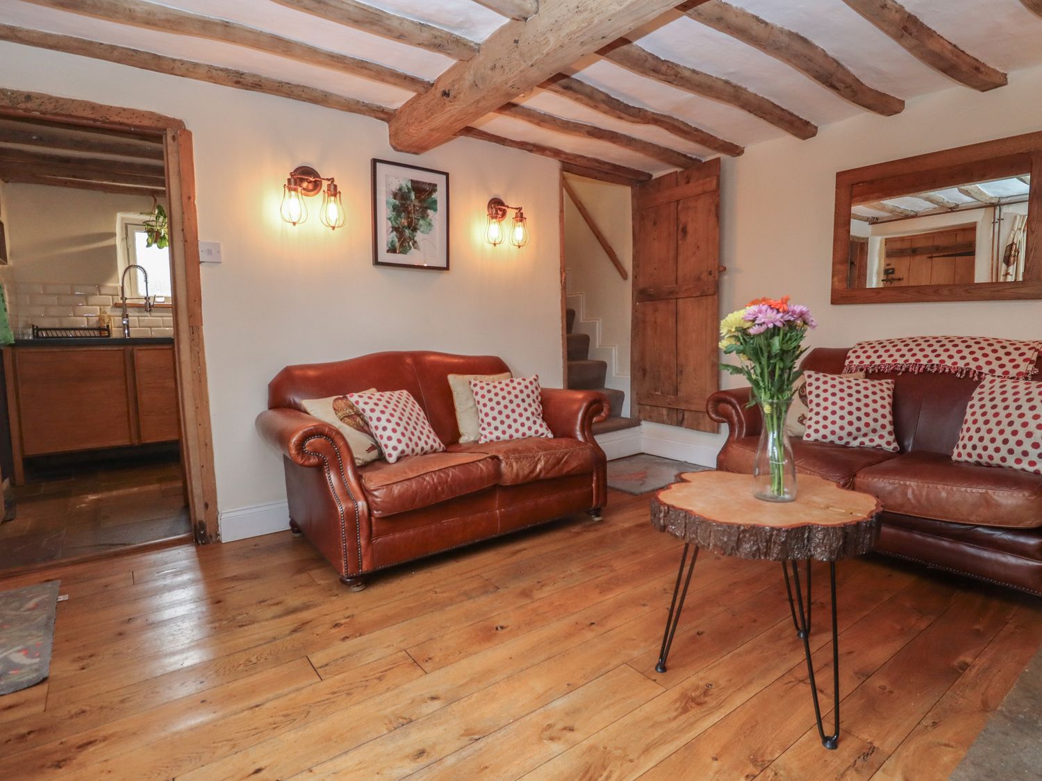 Charity School House in Tredington, Warwickshire. Hot tub. Woodburning stove. Smart TV. Pet-friendly