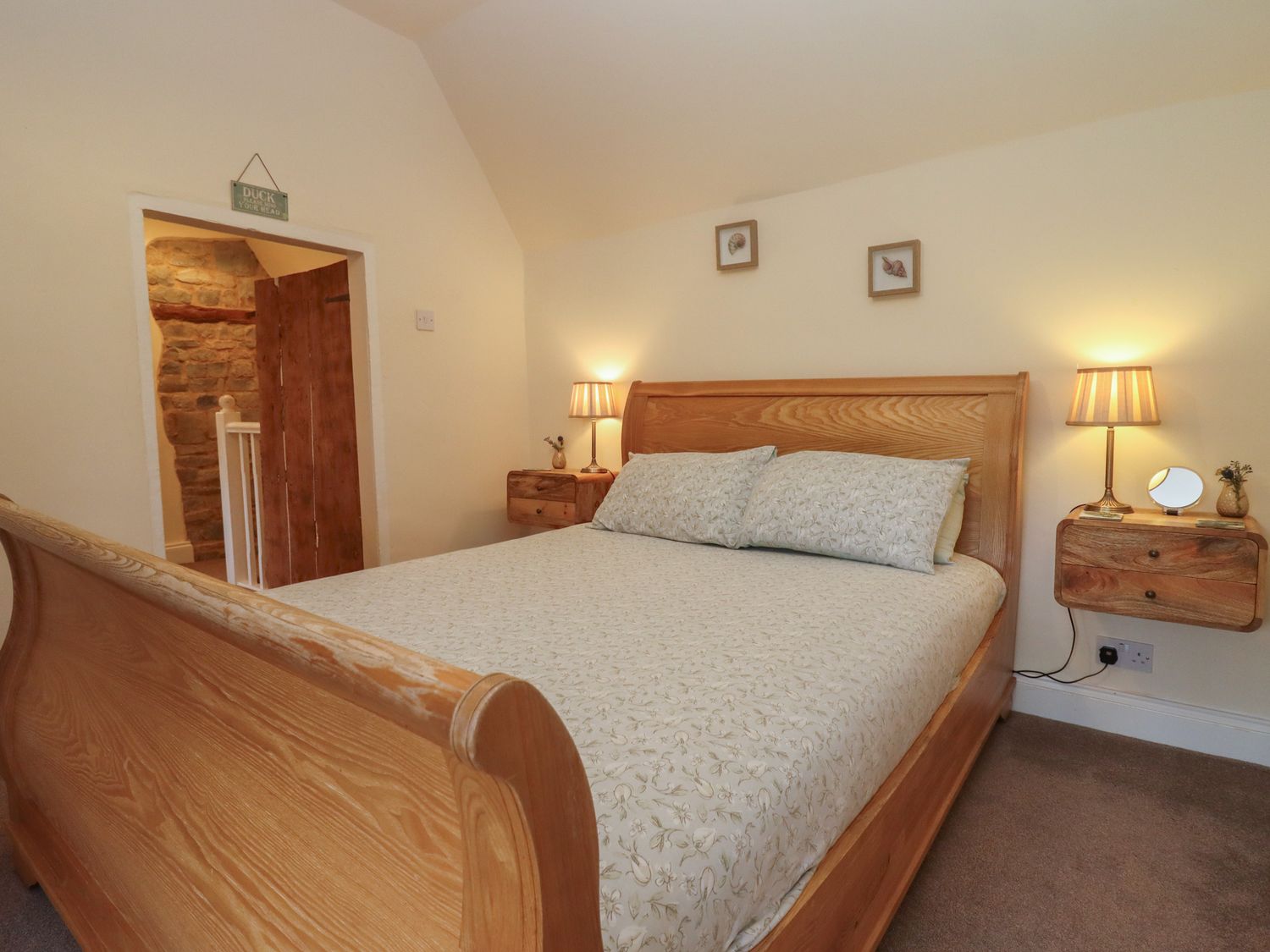 Charity School House in Tredington, Warwickshire. Hot tub. Woodburning stove. Smart TV. Pet-friendly