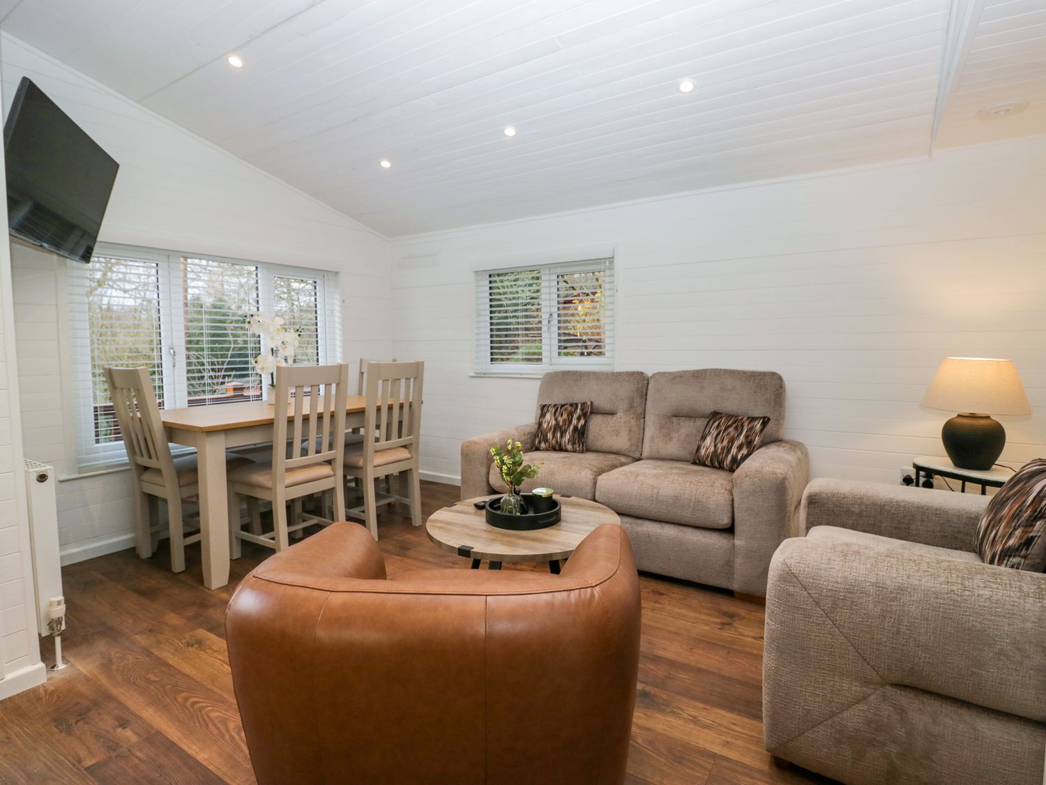 Esk Pike, Troutbeck Bridge, Cumbria. Open-plan. Single-storey. Hot tub. Smart TVs. Enclosed decking.